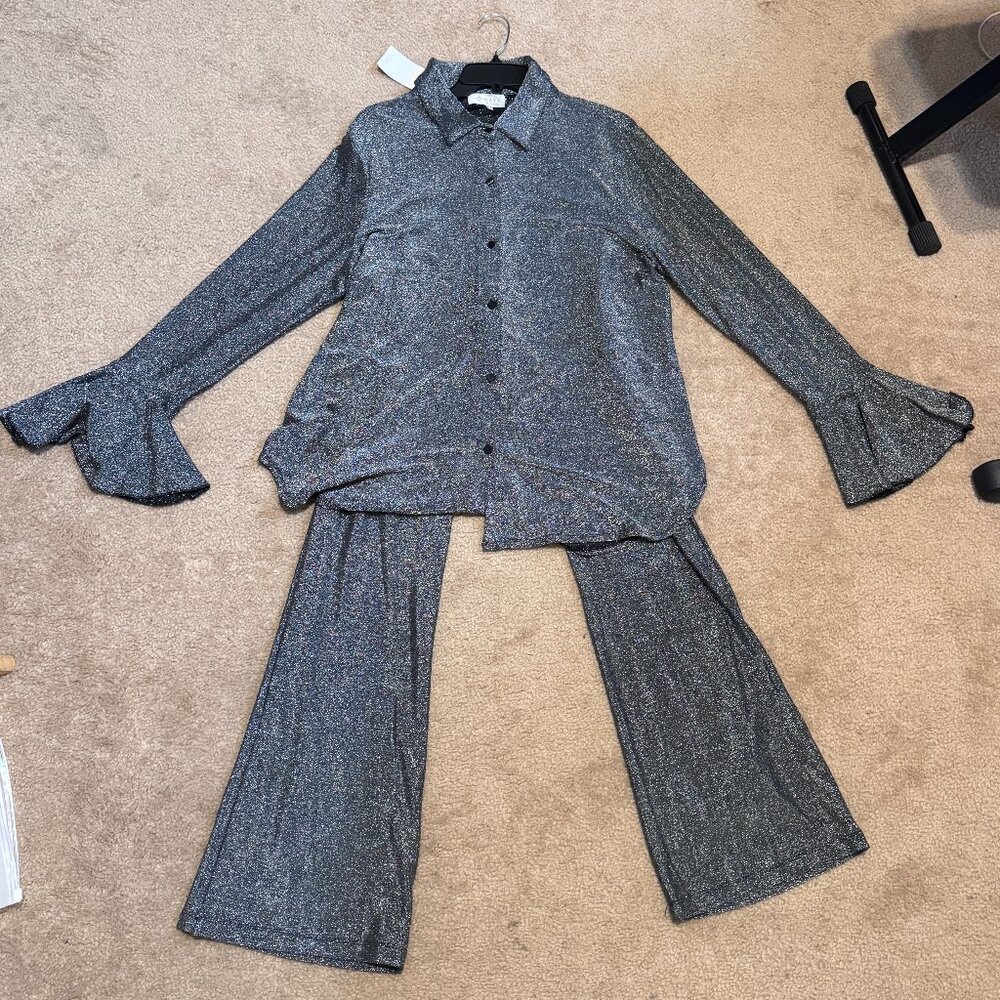 NWT-Silver Wayf Womens Silver Shimmer Set L